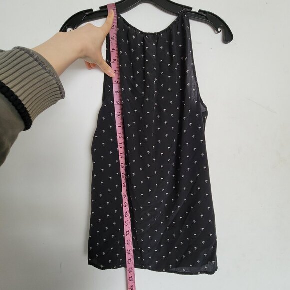 J. Crew Tie Neck Palm Tree Pattern 100% Silk Sleeveless Blouse Top Size 8 - Picture 9 of 13